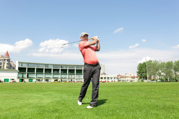 Canvas Print - Young man playing golf on course in sunny day