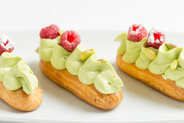 Sticker - Eclair with pistachio cream and strawberries