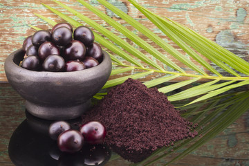 Fruits and acai powder originating from the Amazon  (Euterpe oleracea)