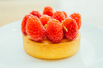 Poster - Sweet dessert custard tart with raspberry on top