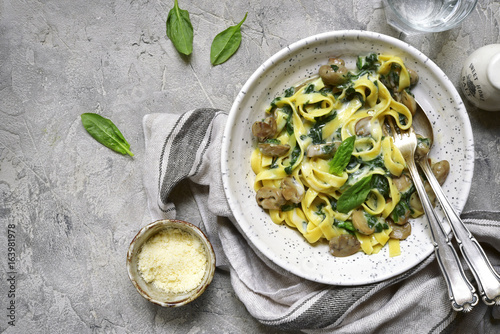 Cuadros en Lienzo Creamy tagliatelle with mushrooms and spinach.Top view.