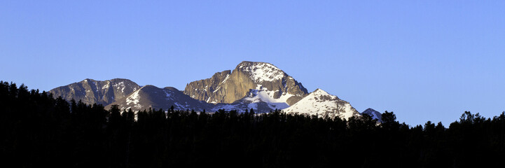 Wall Mural - Panorama of early morning light on Long's Peak, the highest point in Rocky Mountain National Park in Colorado