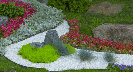 Marble chips and many annual flowers in rockeries