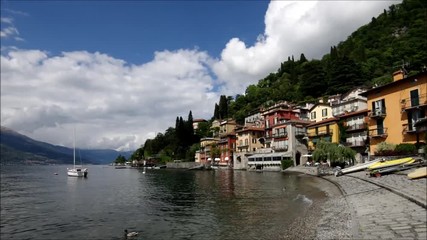 Wall Mural - Varenna Hafen am Comer See in Italien