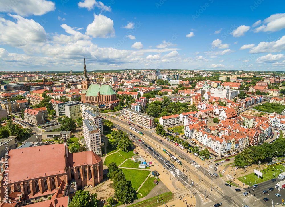 Szczecin - stare miasto: bazylika, zamek. Krajobraz miasta widziany z lotu ptaka. - obrazy, fototapety, plakaty 