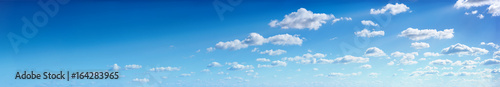 Photo Panorama of the blue sky with clouds
