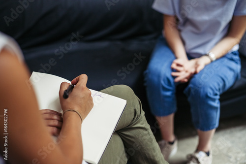 Fotomural Psychotherapy session, woman talking to his psychologist
