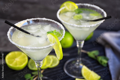 Fotografía Delicious margarita cocktail on wooden board