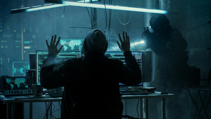 Aufkleber - Fully Armed Special Cybersecurity Forces Soldier Arrests Highly Dangerous Hacker. Hideout is Dark and Full of Computer Equipment.