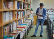© Xalanx - Student choosing a book
