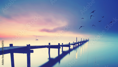 Zdjęcie XXL samotny pomost nad jeziorem