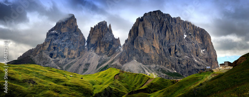 Sassolungo & Sassopiatto mountain ranges as seen from Passo Sella on a cloudy af фототапет