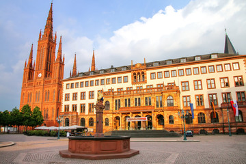 Canvas Print - Schlossplatz square with Market Church and New Town Hall in Wiesbaden, Hesse, Germany