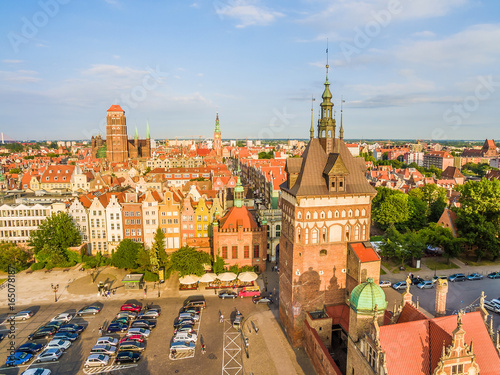 Plakat Gdańsk   gdansk-stare-miasto-krajobraz-miasta-z-wieza-wiezienna-i-bazylika-mariacka-widoczna