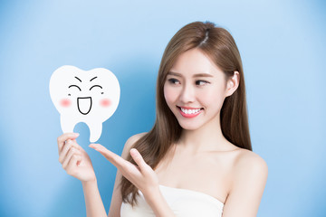 Poster - woman take cute tooth