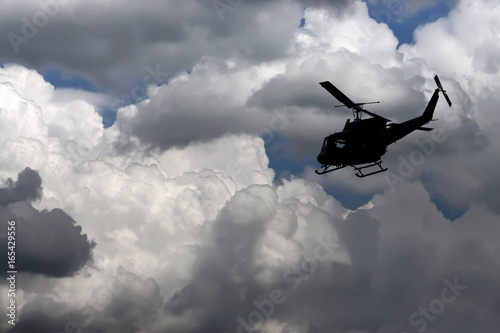 Zdjęcie XXL Wojskowy helikopter na niebie