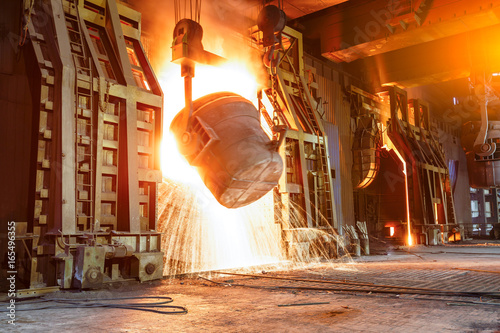 Fotomural Blast furnace smelting liquid steel in steel mills