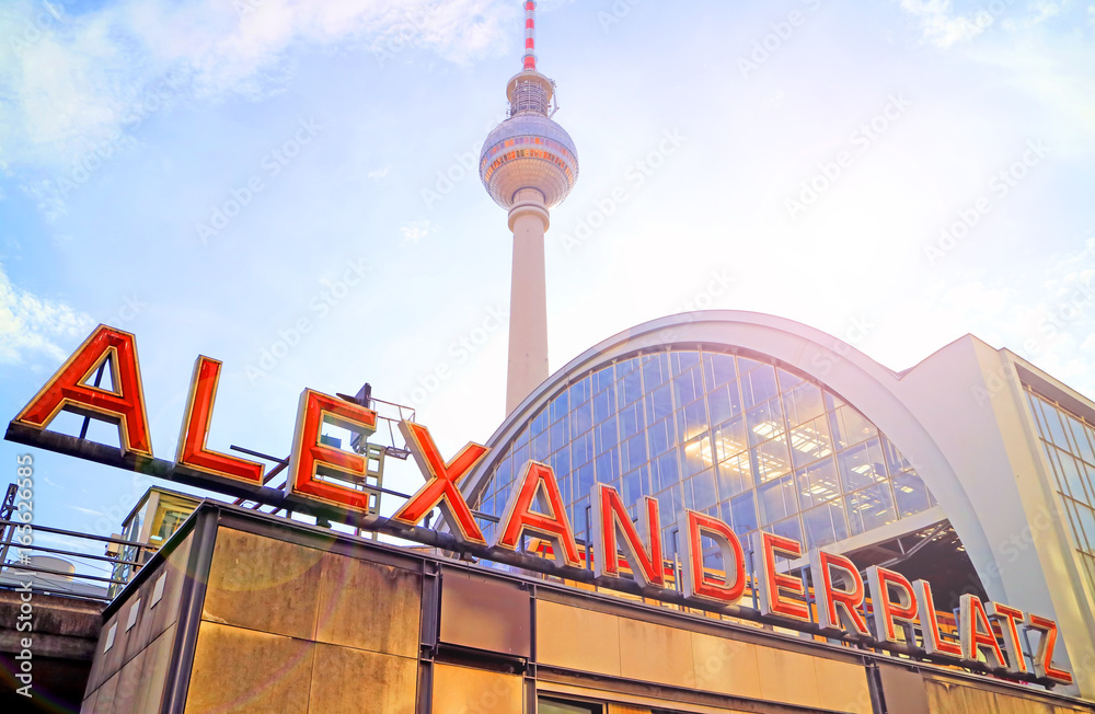 Bahnhof Berlin Alexanderplatz - obrazy, fototapety, plakaty 