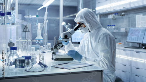 Cuadros en Lienzo In a Secure High Level Laboratory Scientists in a Coverall Conducting a Research