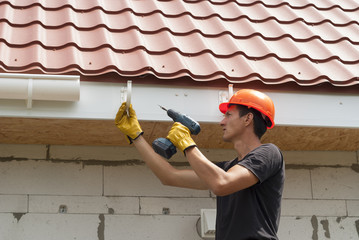 Wall Mural - Installation of gutter system