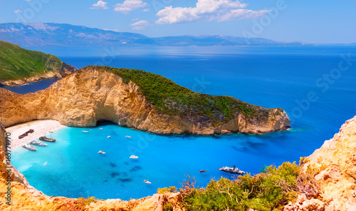 Fotografía Navagio bay and Ship Wreck beach in summer.