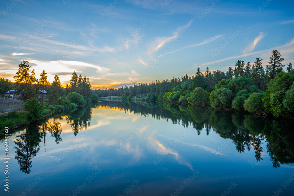 nine mile reservoir on spokane river at sunset - obrazy, fototapety, plakaty 