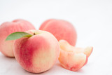Fototapeta Do akwarium - Fresh Japan White Peaches on White Background