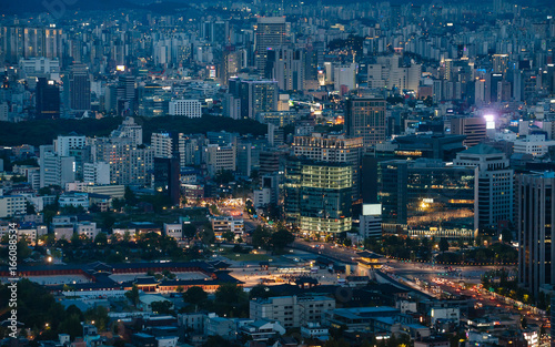 Plakat Centrum Seulu w pobliżu placu Gwanghwamun w nocy