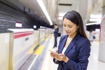 Poster - Business woman use of mobile phone in the platform