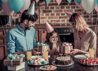 Sticker - Family celebrating birthday