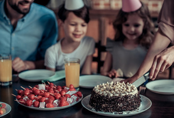 Sticker - Family celebrating birthday