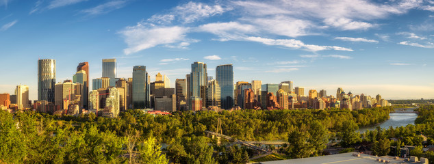 Fototapete - City skyline of Calgary with Bow River, Canada