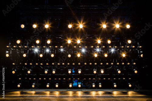 Fotografía Spotlights & lighting equipment for the theater. Yellow light.