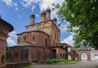 Wall Mural - Church of the Assumption of the Blessed Virgin Mary in beautiful and well preserved piece of old Moscow: Krutitskoe podvorie, Moscow