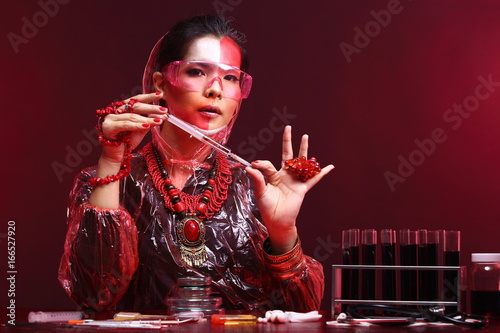 Láminas Red Tone Fashion Scientist in Dark room laboratory with tools lab hygiene, blood