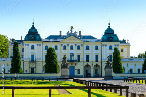 Dekoracja na wymiar  barokowy-budynek-palacu-branickich-arystokratycznego-zespolu-mieszkalnego-okresu-saskiego