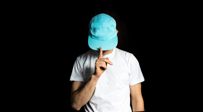 Fototapete - the man, guy in the blank white, Turquoise  baseball cap and  white shirt on a black background