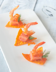 Wall Mural - Corn chips with shrimps and salmon