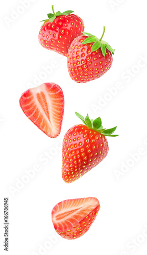 Dekoracja na wymiar  odosobnione-truskawki-spadajace-owoce-truskawki-w-calosci-i-przeciac-na-pol-na-bialym-tle