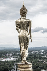 Canvas Print - Walking buddha statue at Phra That Khao Noi temple