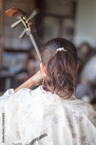 津軽三味線を弾く着物の女性の後ろ姿 Buy This Stock Photo And Explore Similar Images At Adobe Stock Adobe Stock