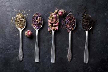 Canvas Print - Assortment of dry tea in spoons