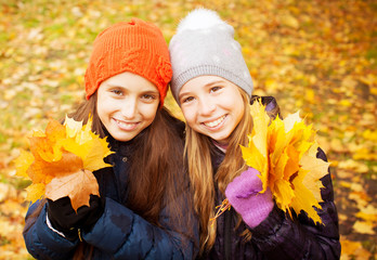 Sticker - Girls at autumn