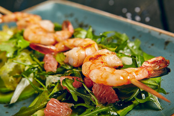 Canvas Print - Shrimp and Avocado Salad with Grapefruit