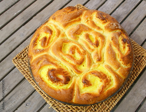 Brioche Suisse Fait Maison Chinois A La Creme Patissiere Buy