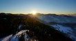 Sonnenuntergang in Winterlandschaft in den Bergen