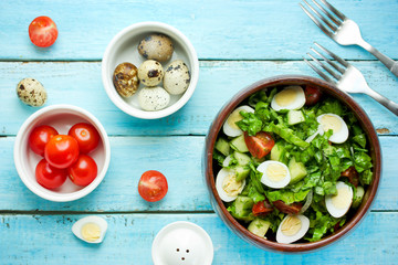 Wall Mural - Dieting salad with lettuce, cherry tomatoes, cucumber and quail eggs