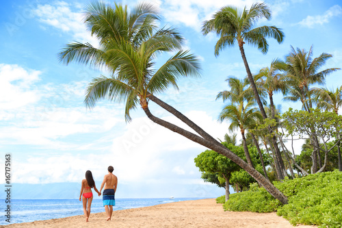 Hawaii Beach Vacation Couple Walking People Lifestyle