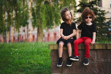 Wall Mural - boy and girl on the street