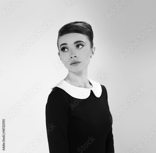 Cuadros en Lienzo beautiful young woman in retro style